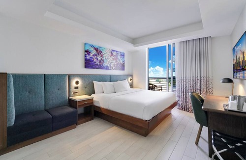 Downtown Hollywood Hotel | CIRC Hotel By Hosteeva