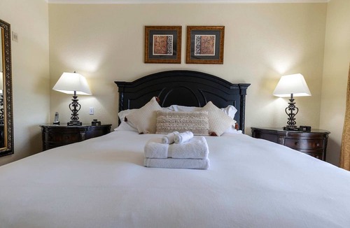 Reunion Apartment | 3BR Family Apartment for 8 Peaceful Residential Retreat