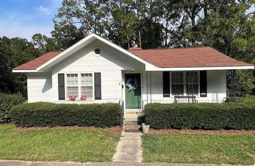Mount Vernon House | Charming 2-bedroom house with AC and WiFi in downtown Ailey