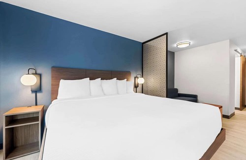 Terry Sanford Hotel | Everhome Suites Fayetteville near Fort Bragg