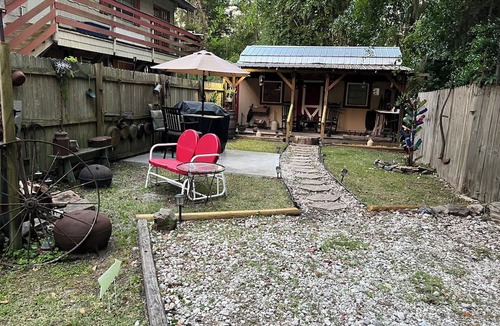 Yulee Cabin | Cozy 200 ft tiny house with WiFi, AC, located in nature and close to so much.