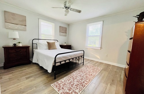 Waycross House | Cozy 3 bedroom house - Monthly Stay Discount