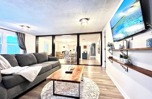Waycross House | Cozy 3 bedroom house - Monthly Stay Discount