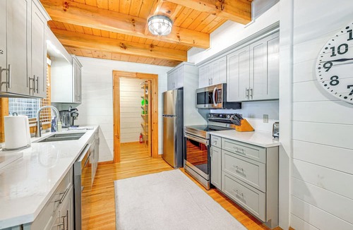 Cashiers Cottage | Cashiers Cottage w/Screened Porch & Trail Access!