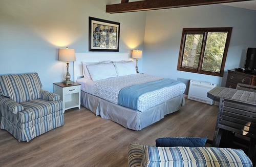 Hiawassee Hotel | Boundary Waters Resort & Marina