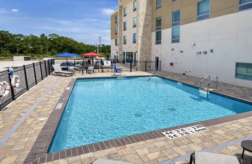 MacClenny Hotel | Holiday Inn Express & Suites Macclenny by IHG