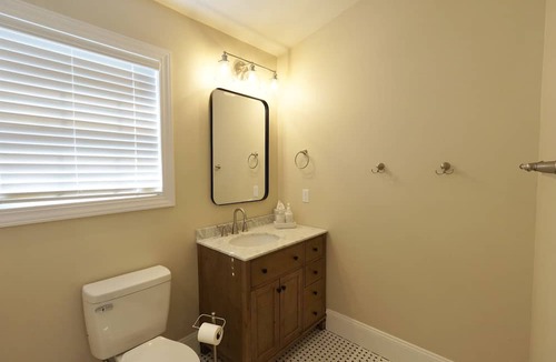 Greer House | Suburban Studio in Prime Area on Large Quiet Lot- GSP Airport, Greer, Greenville