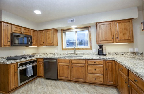 Carthage House | Airport Hanger w/ Full Amenities