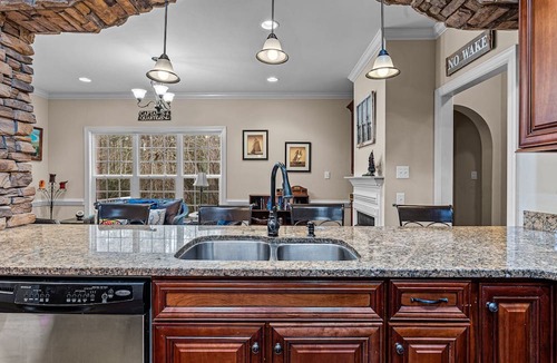 Southern Pines House | US OPEN! Sleeps 12 Scots of the Pines 6-bedroom Pet-friendly in Southern Pines