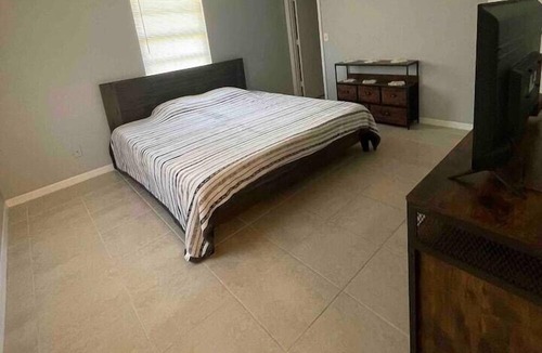 Florida Ridge Apartment | 2 Bedroom 751867 by Houzlet