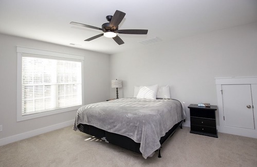Aberdeen House | Sleeps 8! on Highway 5