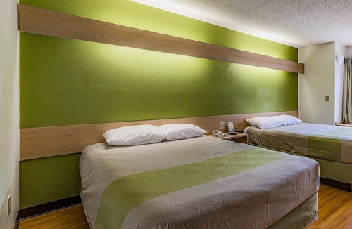 Sugar Creek Hotel | Motel 6 Charlotte, NC - University