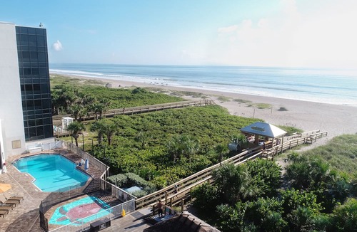 Cocoa Beach Hotel | Hilton Cocoa Beach Oceanfront