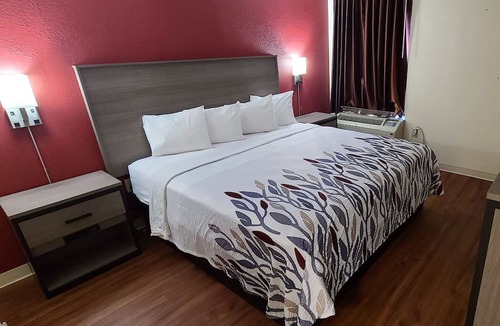Cornelius Hotel | Red Roof Inn & Suites Cornelius – Lake Norman