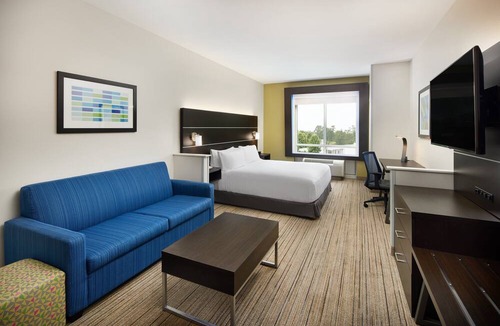 Valdosta Hotel | Holiday Inn Express & Suites Valdosta West - Mall Area by IHG