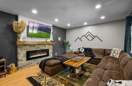 Stecoah Cabin | Sauna, hot tub & mtn views with 3BR/3BA and garage