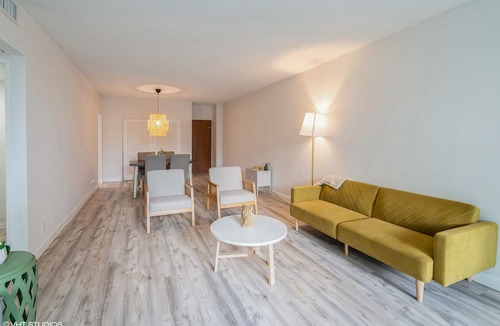 Hollywood South Central Beach Apartment | SIAN private apartment