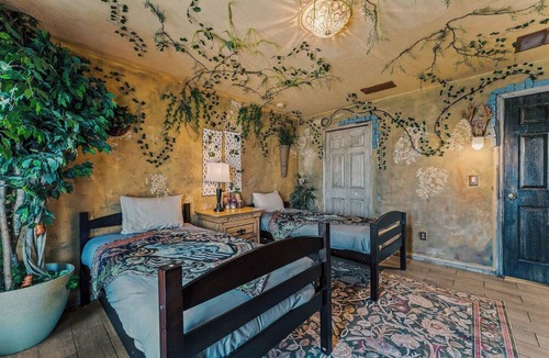 Lakeside Estates House | Magical 4 Bedroom House sleeps 9 people