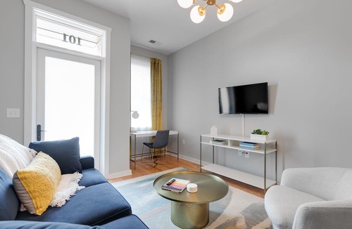 Church Hill Apartment | Convenient & Luxe Designer Apt w/King Sized Bed