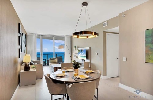 Hollywood South Central Beach Apartment | Ocean View Balcony|Beachfront Resort |Amazing Pool
