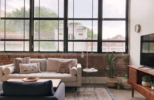 Old City Apartment | Sunny Loft w/View of Gay St