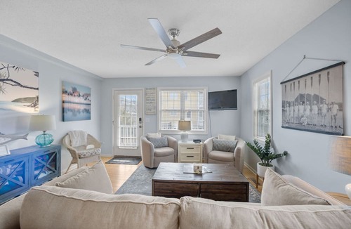 Wrightsville Beach Condo | Classic Beach Cottage on Oceanside of Wrightsville Beach -Lower Level