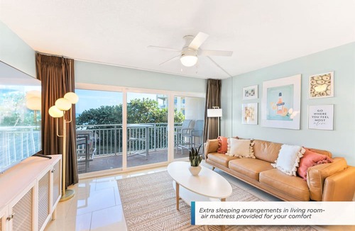 Satellite Beach Condo | Sunny Beachside Condo w/Beautiful Balcony Ocean Views & Heated Pool ☀️