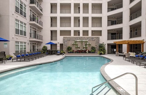 Charlotte Apartment | Rock Out! Gym, Pool, Free Parking