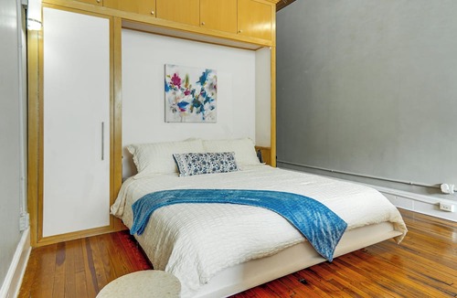 Terry Sanford Apartment | Walk Downtown | Rooftop Patio + 2 King Beds
