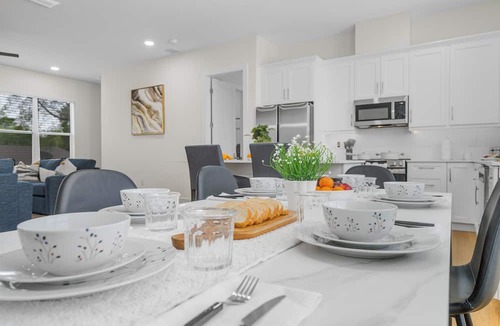 University Apartment | Bright & Modern 3BR Home – Prime Tampa Location
