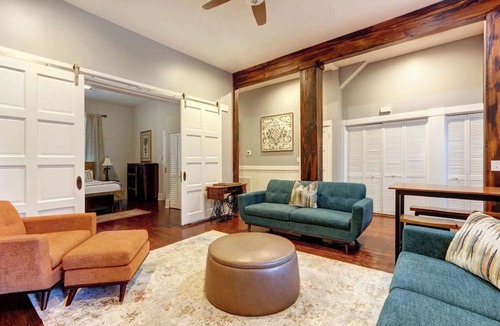 Dixon Park Apartment | The Victorian Porch Retreat | Walk to Forsyth Park