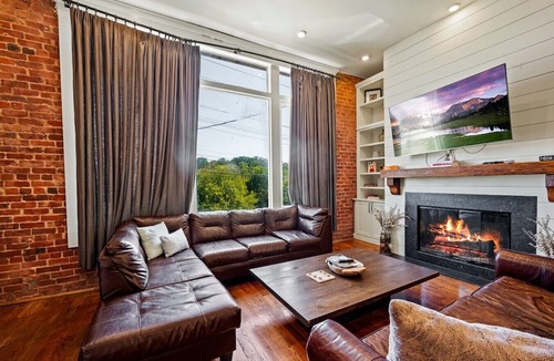 Old City Condo | Modern 3BR Condo | Parking | Walk to Smokies Stadium
