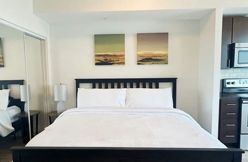Downtown Condo | Charming 1-bedroom condo located on the 19th floor in delightful Raleigh.