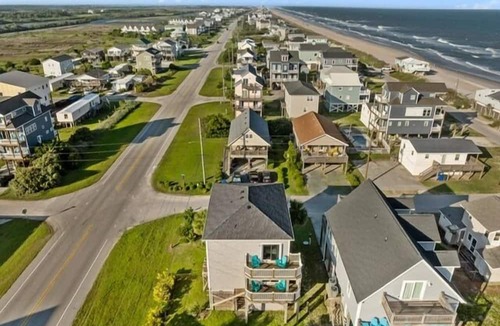 North Topsail Beach House | Charming & Spacious Home – Ocean Views, Family-Friendly, and Steps to the Beach