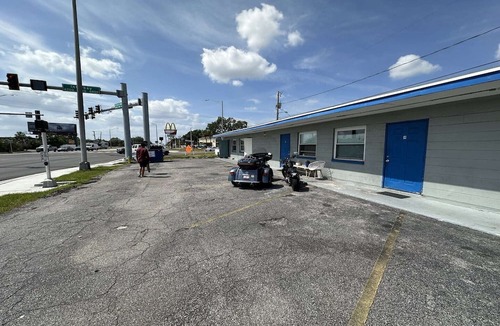 Sun Bay South Apartment | Queen Bed|Smoking|Tampa