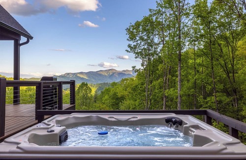 Almond Cabin | High Timber w/Sweeping Mountain Views