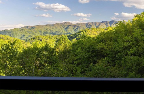 Almond Cabin | High Timber w/Sweeping Mountain Views