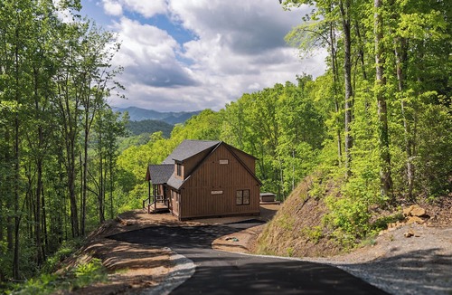Almond Cabin | High Timber w/Sweeping Mountain Views