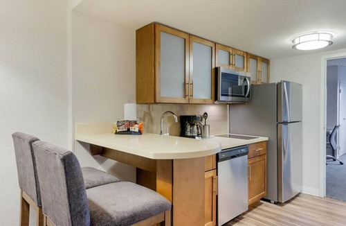 Kissimmee Hotel | Group Getaway | 3 Units, Pool, Free Breakfast | Disney Animal Kingdom - 4 miles