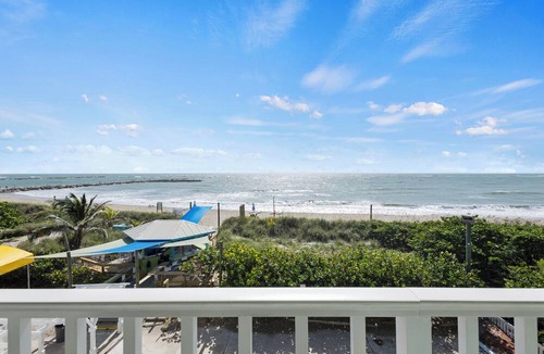 Fort Pierce Hotel | Ocean View Hotel Room with Balcony- King Bed #23