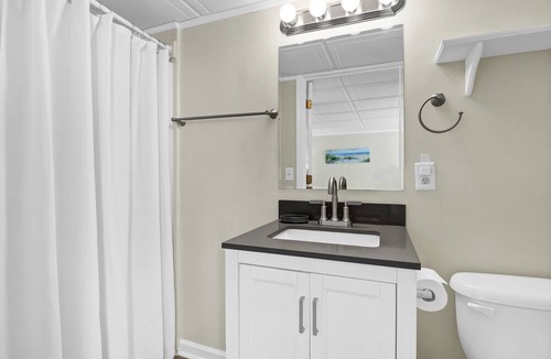 Airlie Condo | Coastal Comfort at The Waterway: Studio with Pool & Dining Nearby!