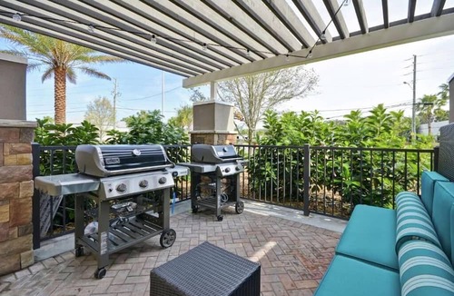 Saint Simons Island Hotel | St. Simons Retreat with Unrivaled Amenities: Pool, Outdoor Fireplace, BBQ