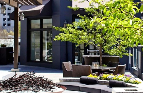 Midtown Hotel | Close to Georgia Tech | Restaurant. Pet-friendly