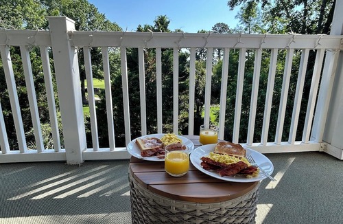 Myrtle Beach Condo | Bright 2 BR, Fully Equipt, 3rd Floor Cozy Condo in Myrtle Beach