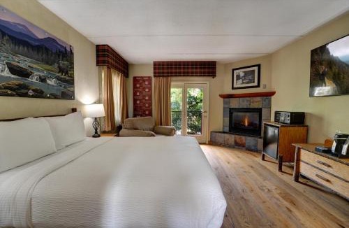 Gatlinburg Hotel | Bearskin Lodge on the River