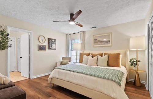 Whitemarsh Island House | New Meets Nostalgic - Adorable Cottage Sleeps 8