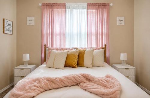 Metro West Apartment | MetroWest Stay 2BR Near Universal and Disney