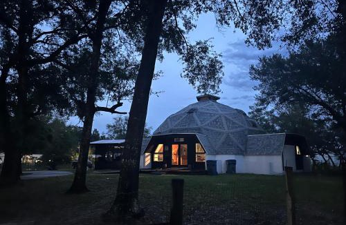 DeLand House | Unique Dome Home - 4BR Getaway - Springs -Daytona - Skydiving