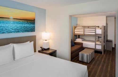 Florida Center Hotel | Hyatt House across from Universal Orlando Resort