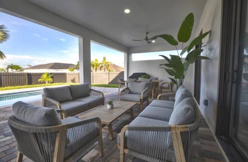 Mariner Villa | KING BED - FREE Pool Heat - 85 in TV - 4BR Villa